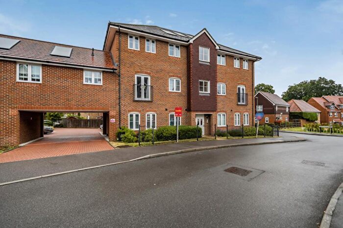 2 Bedroom Flat For Sale In Bagshot, Surrey, GU19
