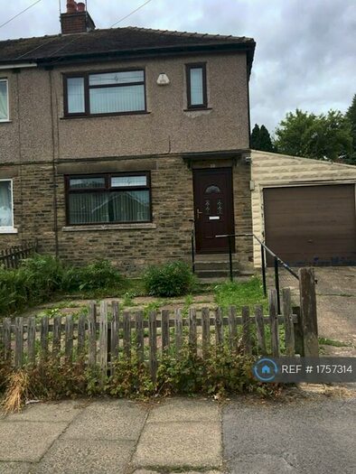 3 Bedroom Semi-Detached House To Rent In Watty Hall Road, Bradford, BD6