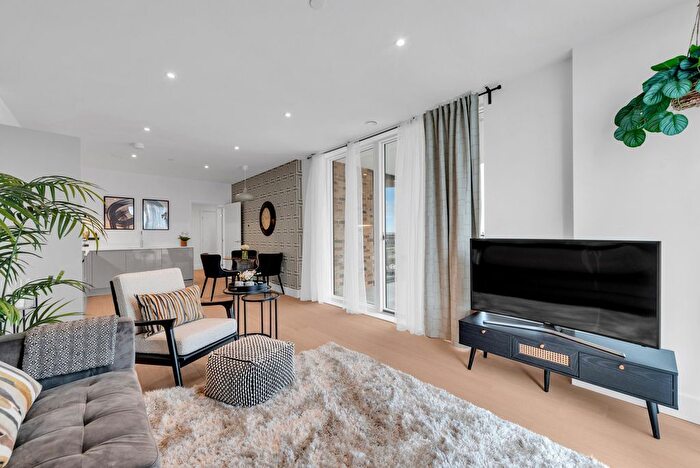 1 Bedroom Flat For Sale In Flat Bookbinder Point, Acton, W3