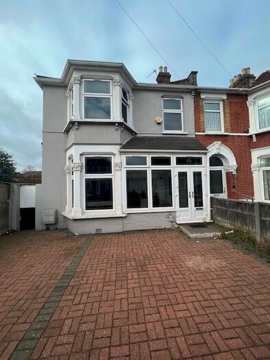 4 Bedroom End Of Terrace House To Rent In Hazeldene Road, Ilford, IG3