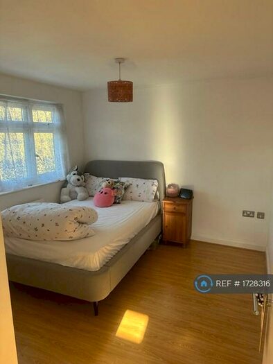 3 Bedroom Semi-Detached House To Rent In Ruffetts Close, South Croydon, CR2