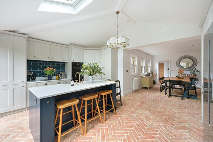 3 Bedroom Detached House For Sale In Beauchamp Road, West Molesey, KT8