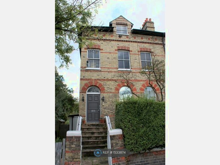 1 Bedroom Flat To Rent In Queens Road, Twickenham, TW1