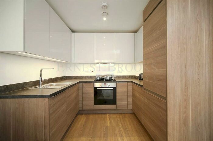 2 Bedroom Flat To Rent In Victoria Gardens, Marine Wharf, Surrey Quays, SE16