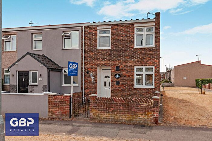 2 Bedroom End Of Terrace House For Sale In Coltsfoot Path, Romford, RM3