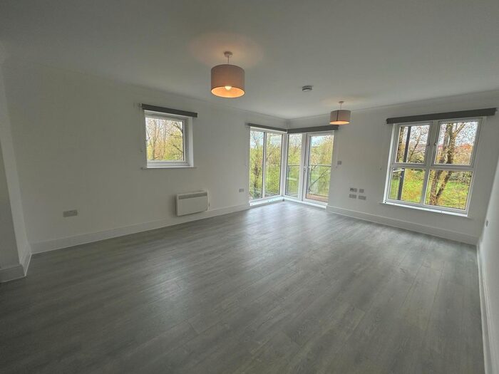 2 Bedroom Flat To Rent In Kingfisher Close, Warwick, CV34