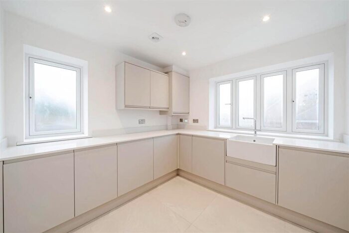 4 Bedroom Detached House For Sale In Stables Square, Barnham, PO22