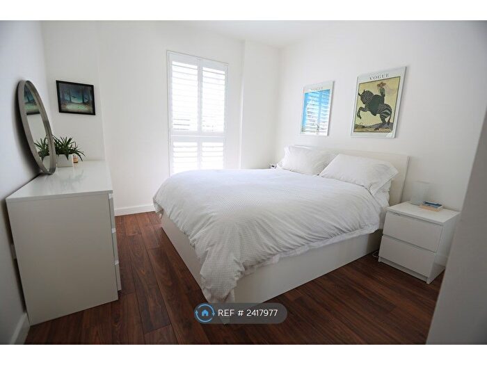 1 Bedroom Flat To Rent In Atkins Square, London, E8