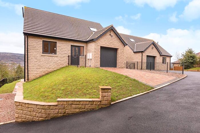5 Bedroom House To Rent In Slade Lane, Riddlesden, Keighley, West Yorkshire, BD20