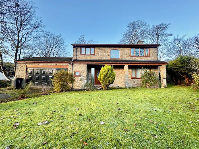 4 Bedroom Detached House For Sale In Northfield Gardens, Wheatley, Halifax, HX3