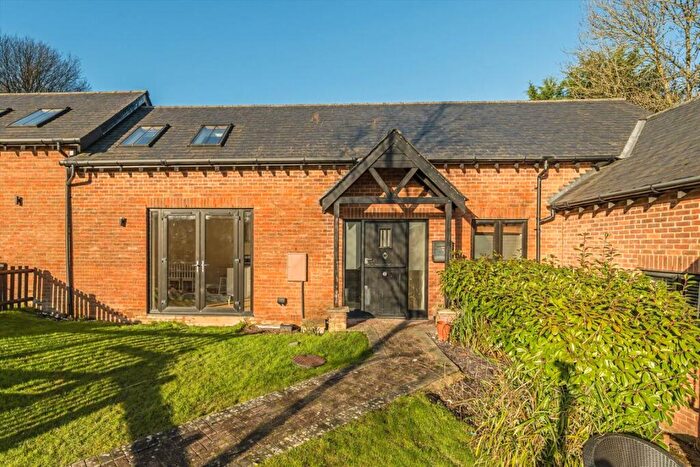 3 Bedroom House To Rent In Brighton Road, Kingston, KT20