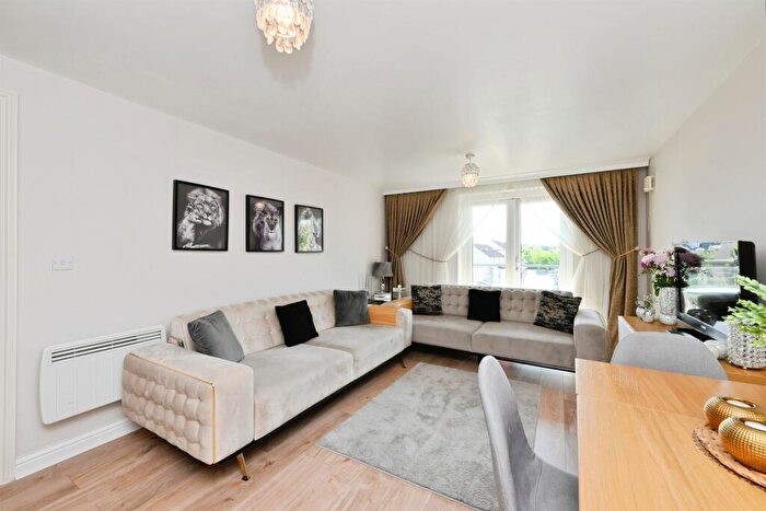 1 Bedroom Flat For Sale In Sorbus Road, Broxbourne, EN10