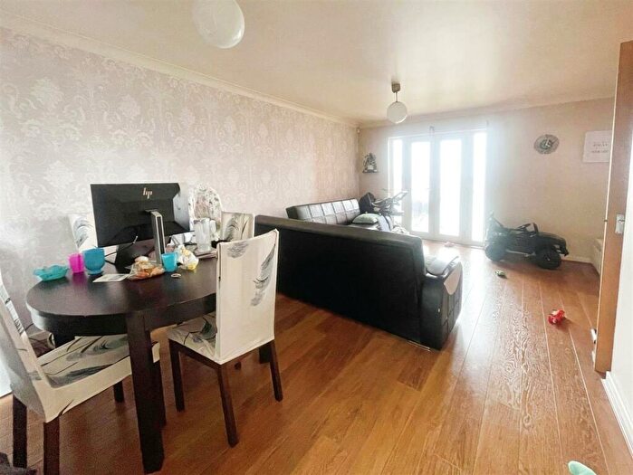 2 Bedroom Apartment To Rent In Harrisons Wharf, Purfleet, RM19