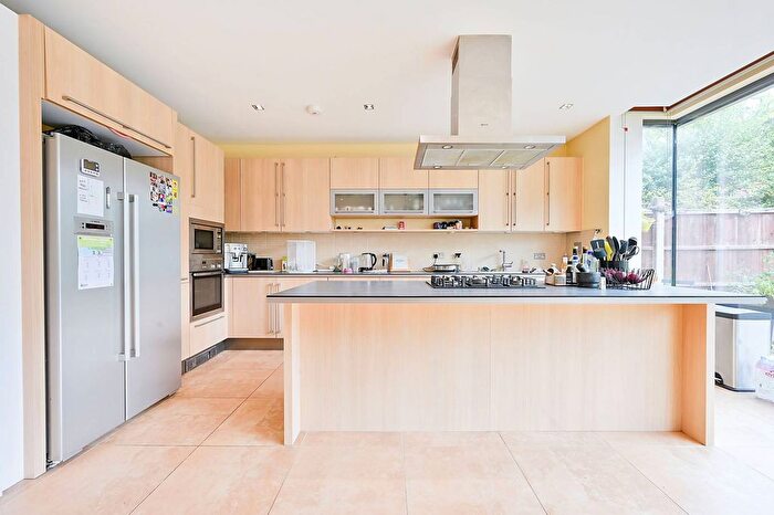 5 Bedroom Semi-Detached House To Rent In The Approach, Acton, London, W3