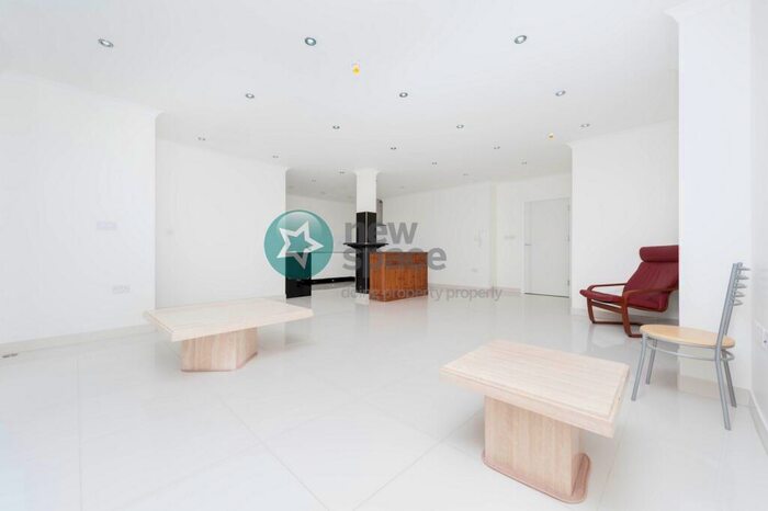 2 Bedroom Apartment To Rent In Westside Court, Southgate Road, London, N1