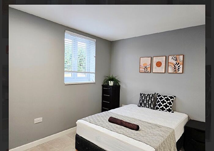 Studio To Rent In Burnside Road, Dagenham Chadwell Heath, RM8