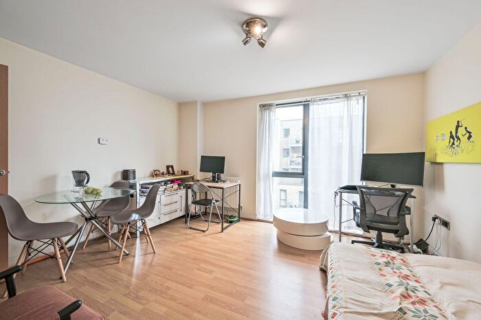 1 Bedroom Flat To Rent In Crawford Court, Colindale, London, NW9