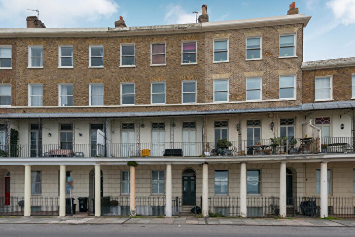 1 Bedroom Flat For Sale In Wellington Crescent, Ramsgate, CT11