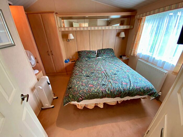 2 Bedroom Caravan For Sale In Perowne Way, Sandown, PO36