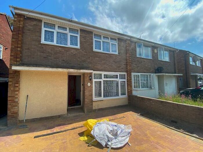 4 Bedroom House To Rent In Percheron Drive, Luton, LU4