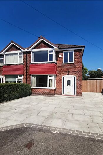 3 Bedroom Semi-detached House To Rent In Chilcote Avenue, Sale, M33