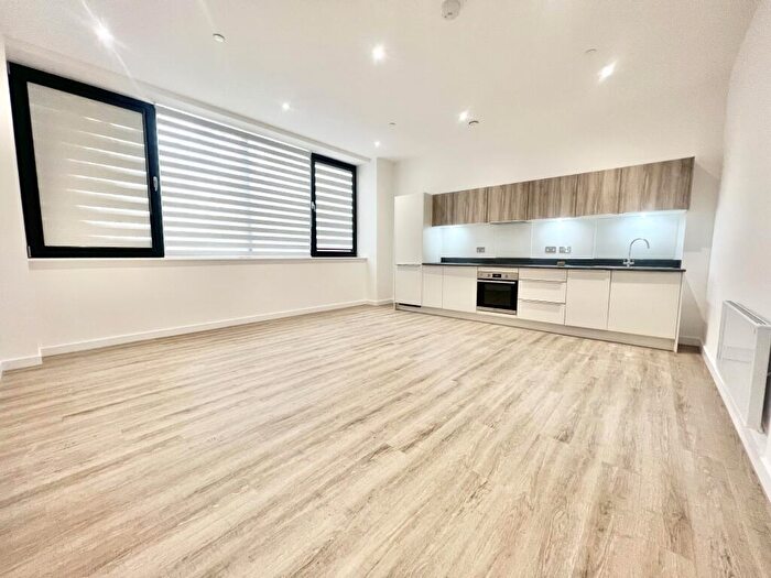 2 Bedroom Apartment To Rent In Normandy House, Alencon Link, RG21