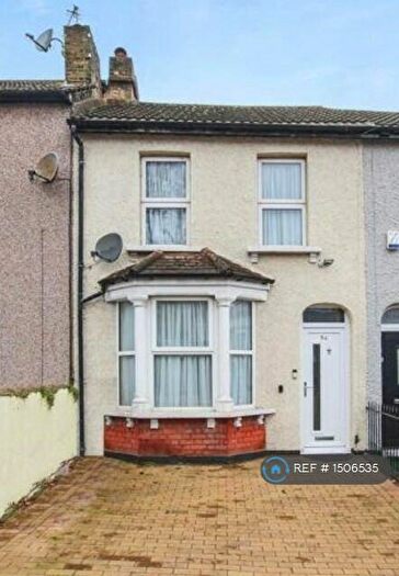 3 Bedroom Terraced House To Rent In Station Road, London, DA1