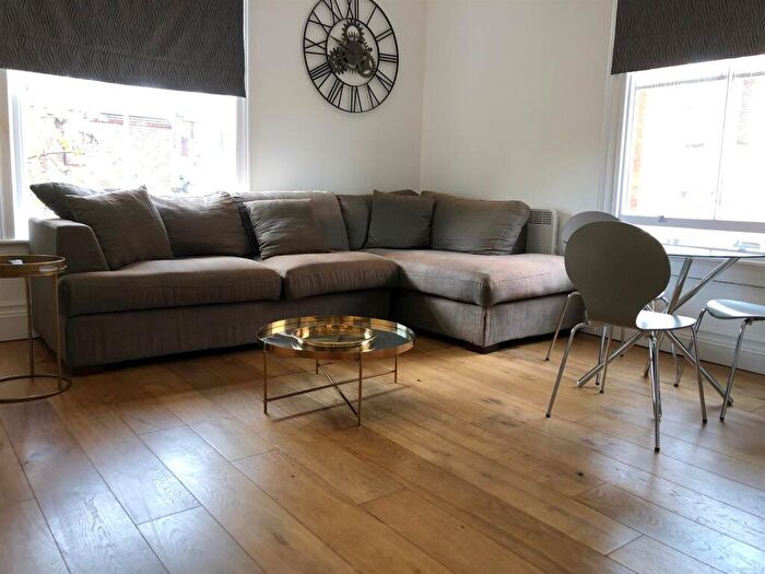 2 Bedroom Apartment To Rent In Flat Hanover House, Clarendon Road, Leeds, LS2