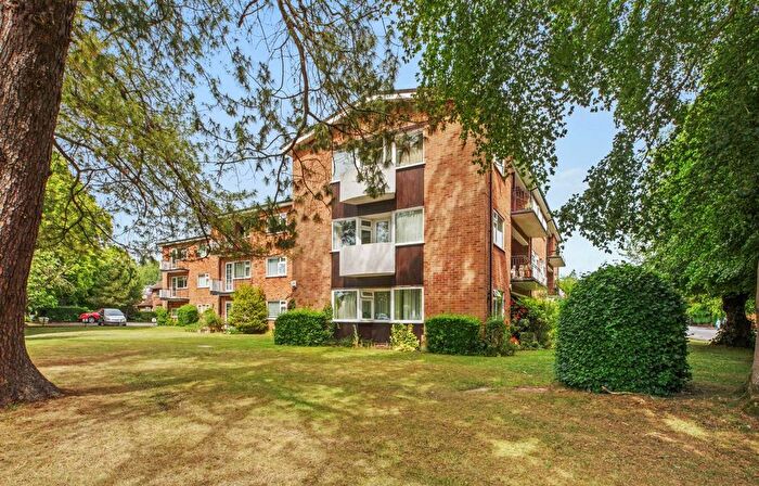 2 Bedroom Flat To Rent In Penn Road, Beaconsfield, HP9