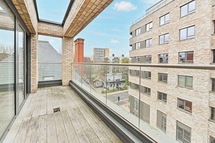 2 Bedroom Flat To Rent In Butler Court, Battersea, London, SW11