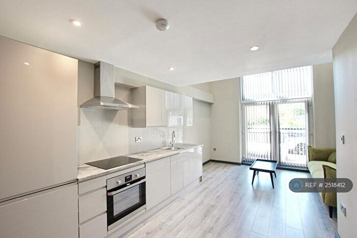 1 Bedroom Flat To Rent In Trinity Apartments, Leeds, LS13