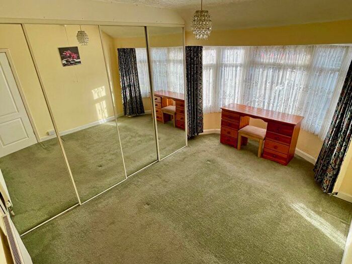 3 Bedroom Semi-Detached House For Sale In Warren Road, Kingstanding, Birmingham, B44