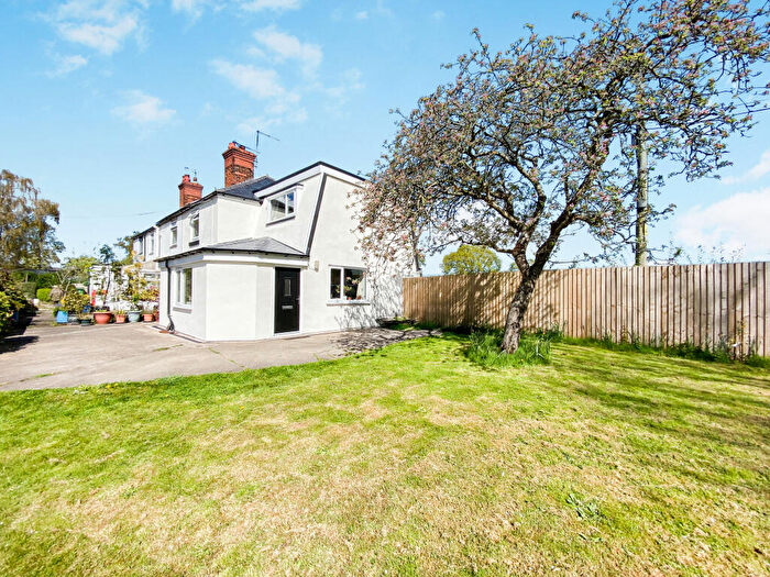 3 Bedroom Semi-Detached House For Sale In Bangor Road, Wrexham, LL13