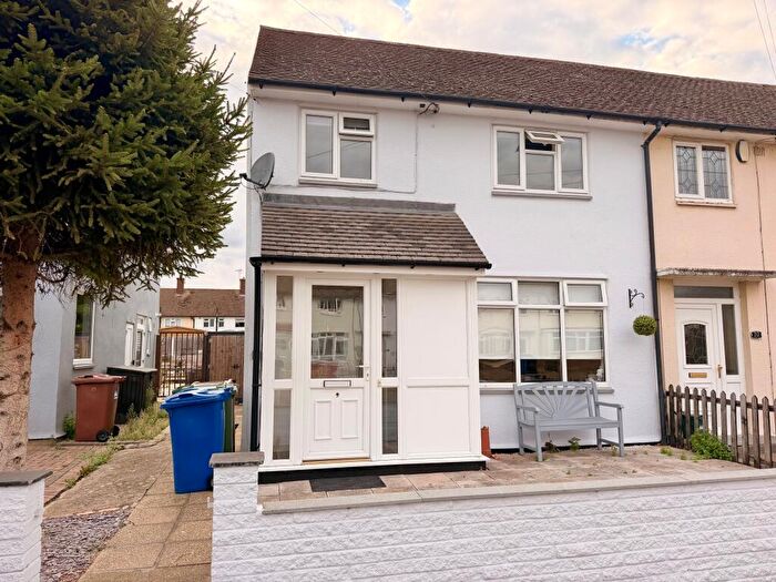 2 Bedroom End Of Terrace House For Sale In Dalroy Close, South Ockendon, Thurrock, RM15