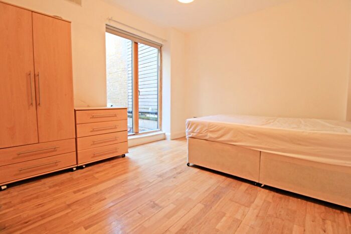 2 Bedroom Flat To Rent In Hackney Road, London, E2