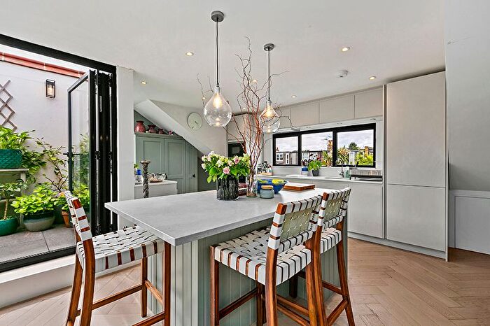 3 Bedroom Flat To Rent In Cresswell Road, Twickenham, TW1