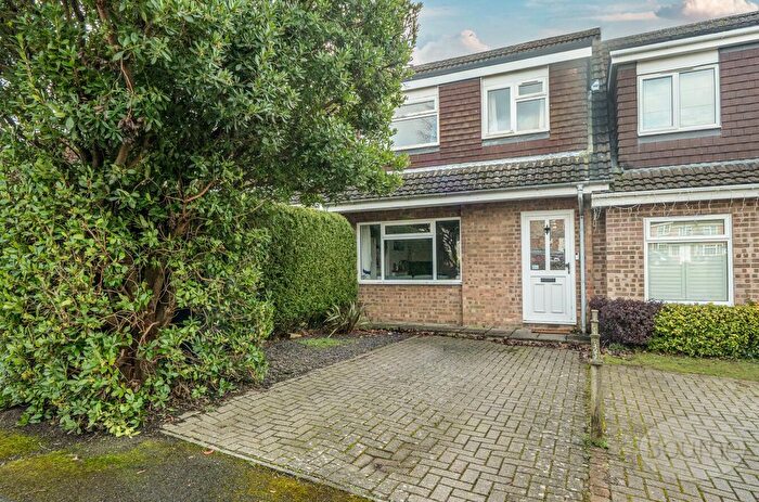 3 Bedroom Terraced House For Sale In Greenfields Avenue, Alton, Hampshire, GU34