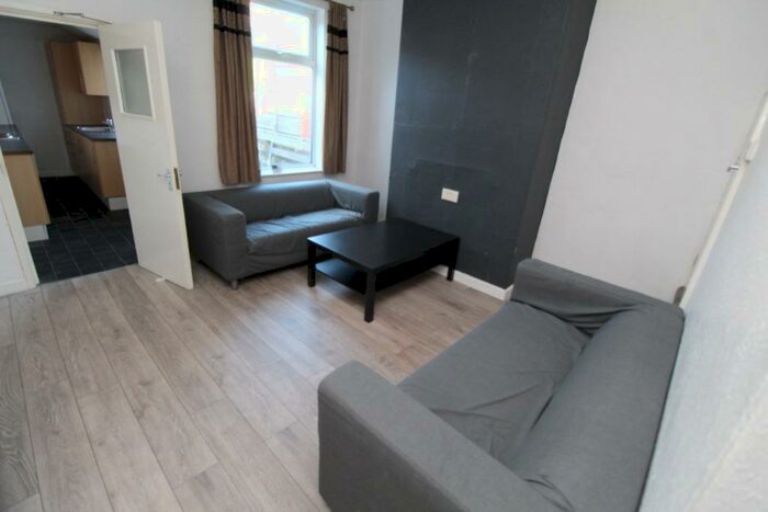 3 Bedroom Detached House To Rent In Humber Road South, Beeston, NG9