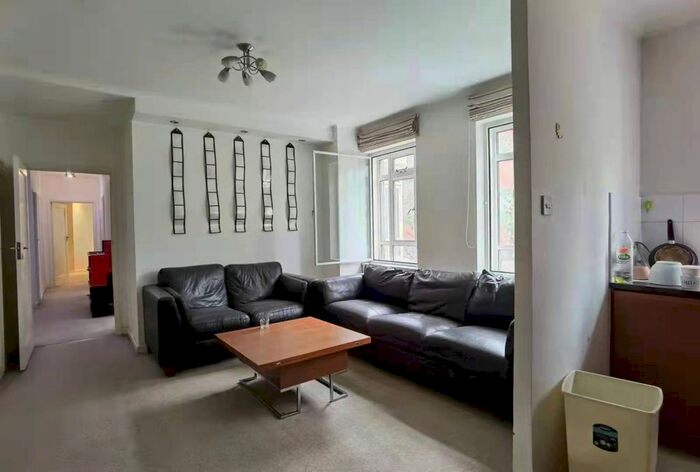 2 Bedroom Flat To Rent In Paramount Court, University Street, London, WC1E