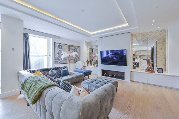 2 Bedroom Flat To Rent In Radnor Terrace, London, Az, Kensington, London, W14