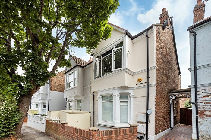 2 Bedroom Maisonette For Sale In Carlton Road, London, W4