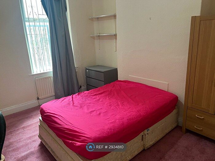 5 Bedroom Semi-Detached House To Rent In Brighton Grove, Newcastle Upon Tyne, NE4
