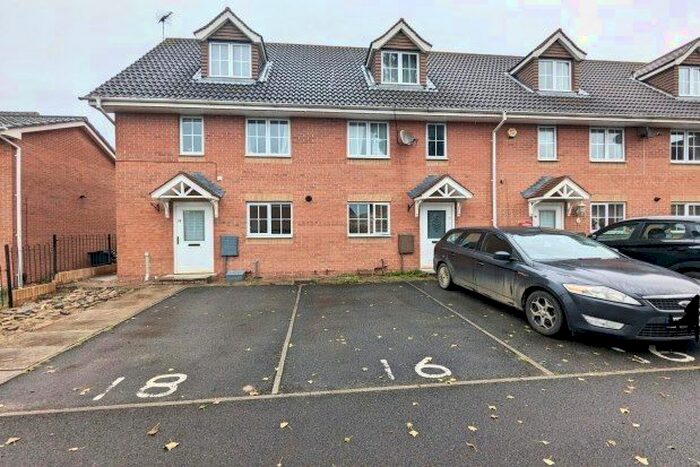 3 Bedroom Town House To Rent In Oakmoor Close, Darlington, DL1