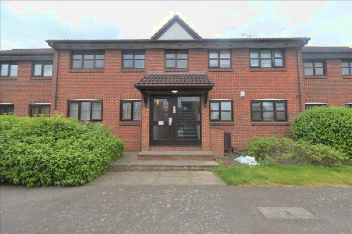 2 Bedroom Apartment To Rent In Unicorn Walk, Greenhithe, DA9