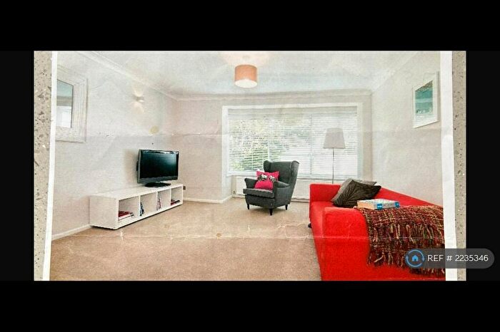 2 Bedroom Flat To Rent In Goldstone Crescent, Hove, BN3