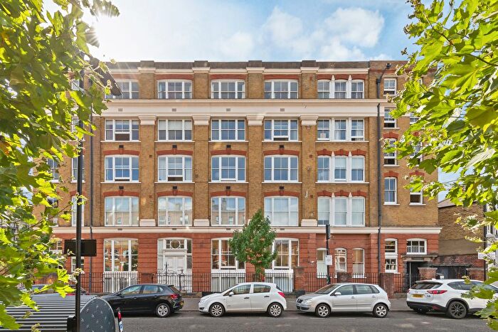 1 Bedroom Flat For Sale In Colonnades, Hackney, E8