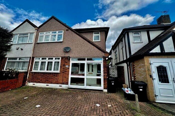 3 Bedroom Property To Rent In Longwood Gardens, Ilford, IG5