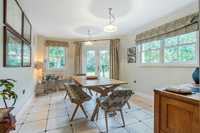 5 Bedroom Detached House For Sale In Beenhams Heath, Reading, RG10