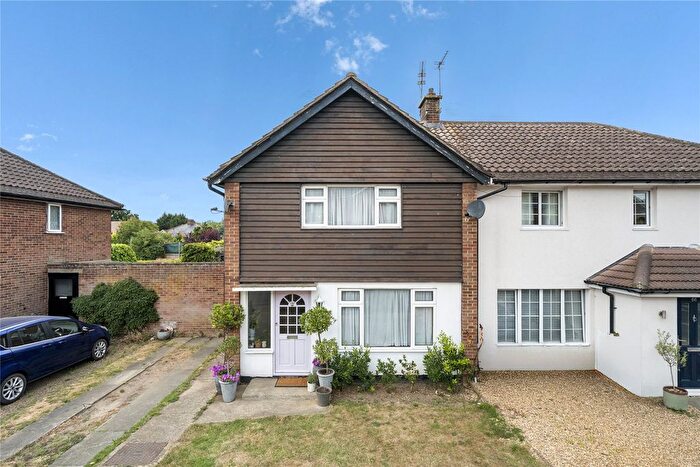 2 Bedroom End Of Terrace House For Sale In Farm Road, Esher, Surrey, KT10