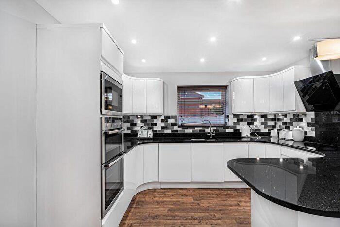 4 Bedroom Detached House For Sale In Great Flatt, Passmonds, Rochdale, OL12